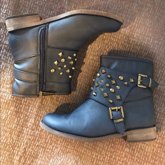 breckelles studded boots